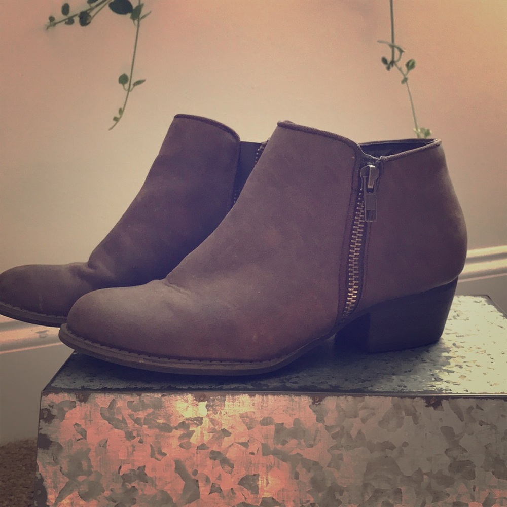 Union bay booties chocolate color, side zipper 6.5